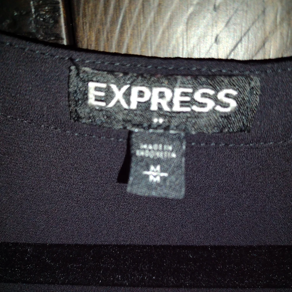 Express medium blouse top - Picture 2 of 2